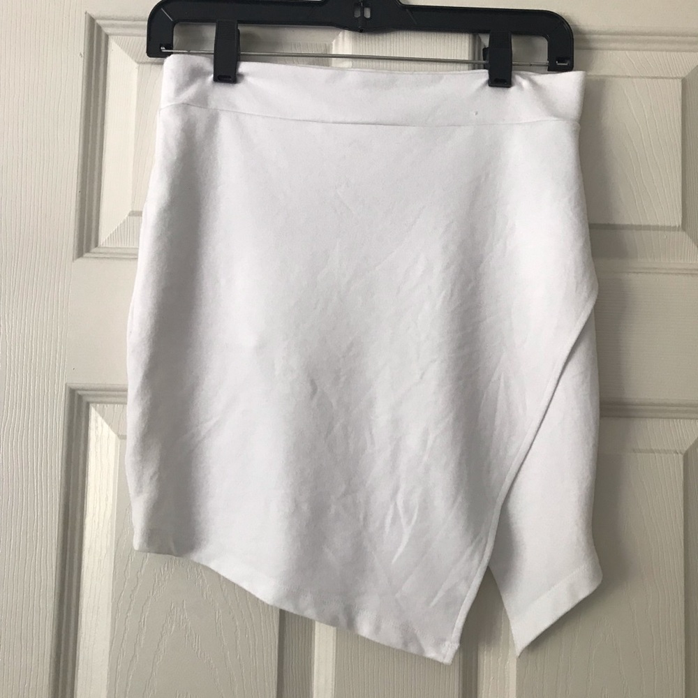 FOREVER 21 WHITE ORIGAMI MINI SKIRT